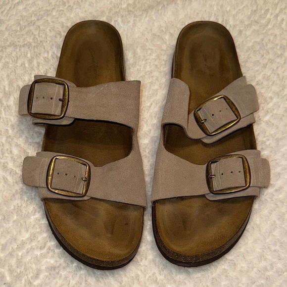 Universal Thread Shoes - 🩶 EUC Universal Thread Taupe Suede Double Buckle Slides